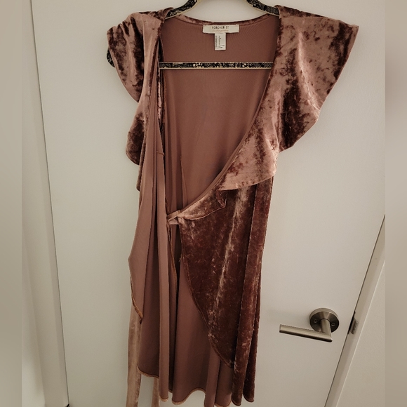 EUC Forever 21 Velvet wrap dress mauve size small - Picture 7 of 8